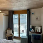 Chasa Stefania, Modernes Engadiner Haus Mit Wellness Und Sauna בית נופש סקואול