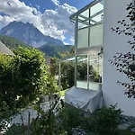 Chasa Stefania, Modernes Engadiner Haus Mit Wellness Und Sauna Casa de Férias Scuol