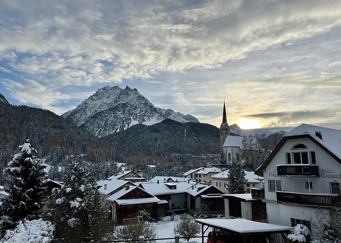 Vakantiehuis Chasa Stefania, Modernes Engadiner Haus Mit Wellness Und Sauna *