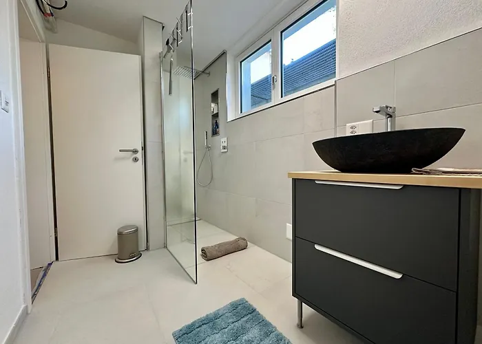 Chasa Stefania, Modernes Engadiner Haus Mit Wellness Und Sauna Scuol