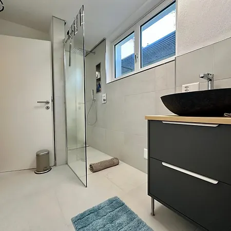 Chasa Stefania, Modernes Engadiner Haus Mit Wellness Und Sauna Scuol