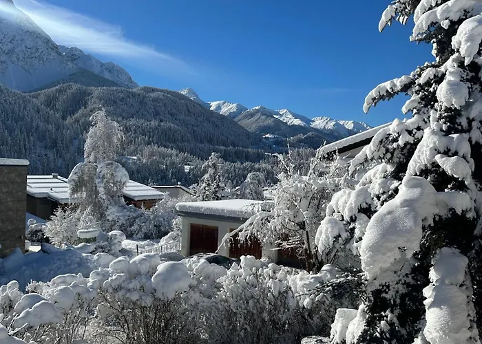 Casa de Férias Chasa Stefania, Modernes Engadiner Haus Mit Wellness Und Sauna