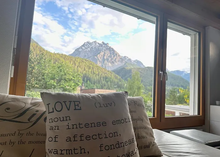 Casa de Férias Chasa Stefania, Modernes Engadiner Haus Mit Wellness Und Sauna Scuol