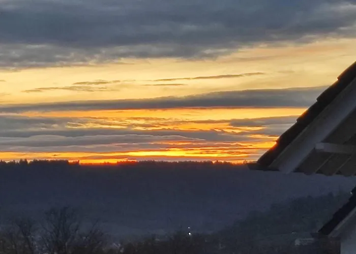 Casa de Férias Chasa Stefania, Modernes Engadiner Haus Mit Wellness Und Sauna