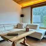 Holiday home Chasa Stefania, Modernes Engadiner Haus Mit Wellness Und Sauna Scuol