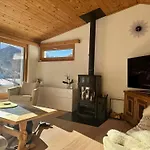 Chasa Stefania, Modernes Engadiner Haus Mit Wellness Und Sauna Holiday home